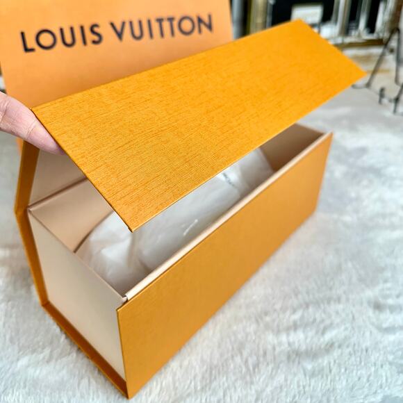 Louis Vuitton Box, Shopping Bag, gift tag and ribbon packaging gift set NEW - Picture 4 of 9
